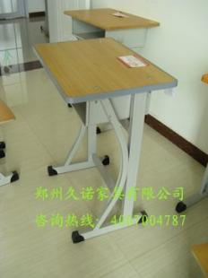 一站式采購(gòu)指南 從供應(yīng)到定做，解析學(xué)生與培訓(xùn)班課桌椅的專業(yè)選擇